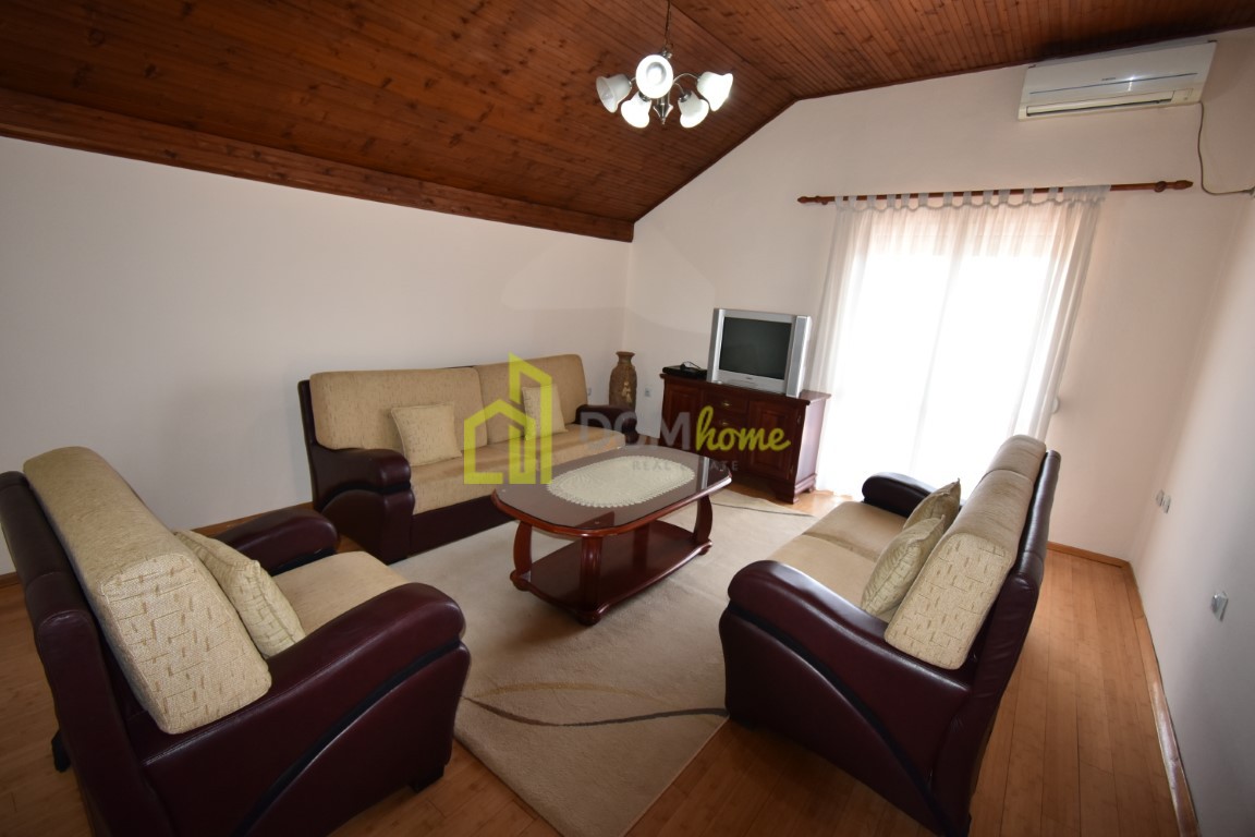 Dvosoban stan u kući 127m2, Donja Gorica